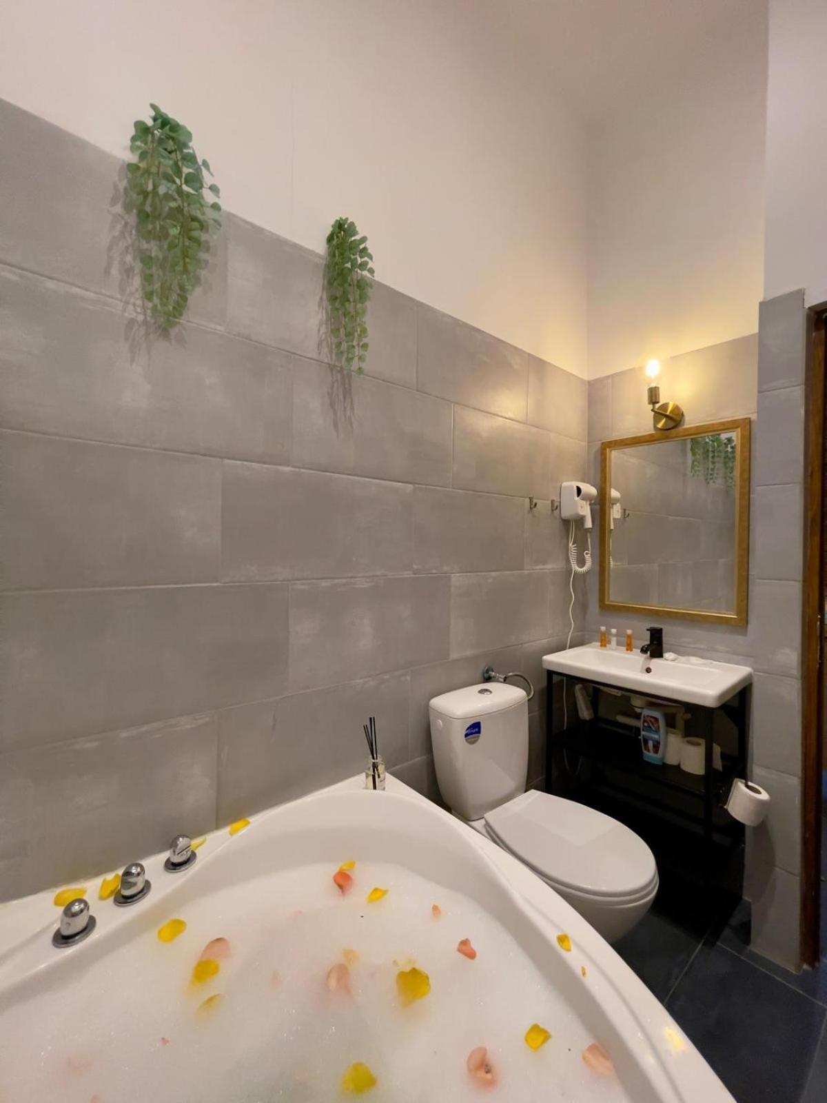 Old Town Jacuzzi Studio Bucureşti Eksteriør bilde