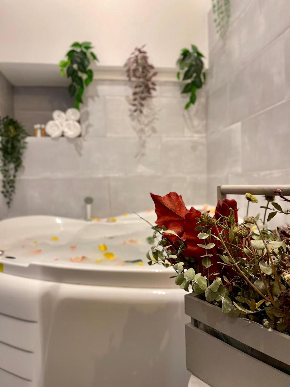 Old Town Jacuzzi Studio Bucureşti Eksteriør bilde